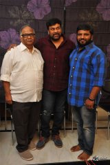 Chiranjeevi Felicitates Tholi Prema Movie Team at His Home